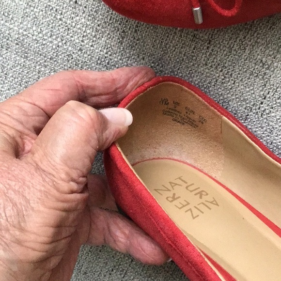 Nutrelizer Shoes - 🌺. New red sued ballerinas, size 11